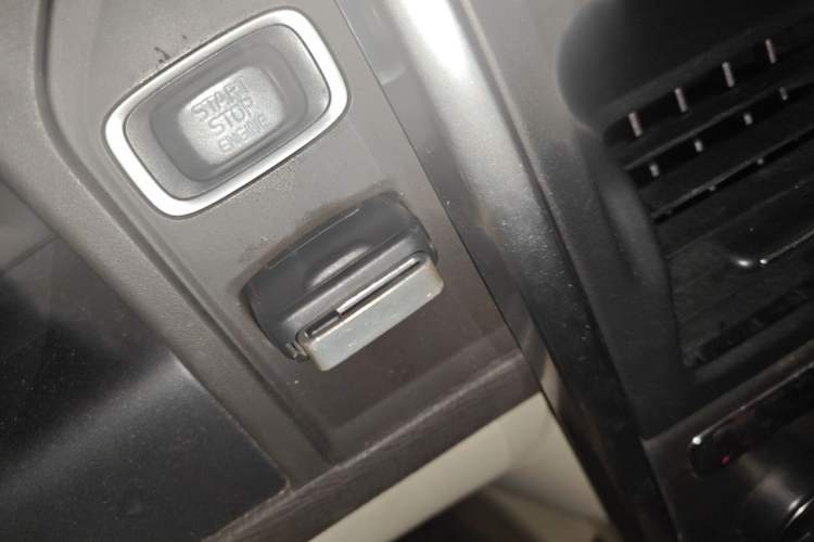 Used Volvo XC60 2012 T5 Comfort Edition Vehicle Key