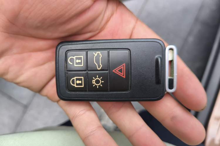 Used Volvo XC60 2012 T5 Comfort Edition Vehicle Key