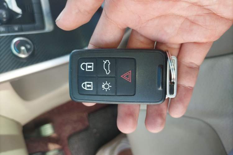 Used Volvo XC60 2012 T6 AWD Comfort Edition Vehicle Key