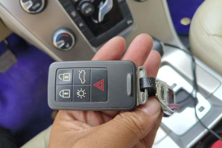 Used Volvo XC60 2012 T5 Comfort Edition Vehicle Key