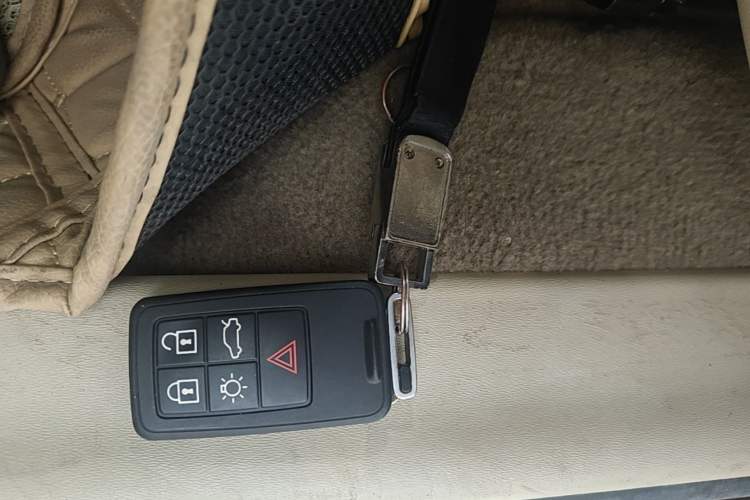 Used Volvo XC60 2012 T5 Comfort Edition Vehicle Key