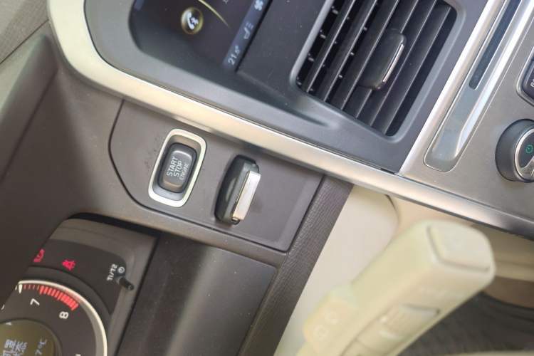 Used Volvo XC60 2012 T5 Comfort Edition Vehicle Key