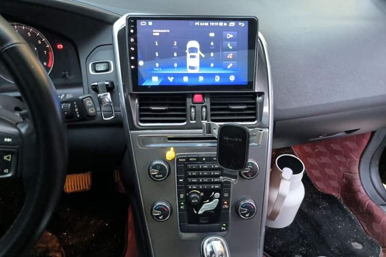 Used Volvo XC60 2012 T5 Comfort Edition Audio And AC Panel