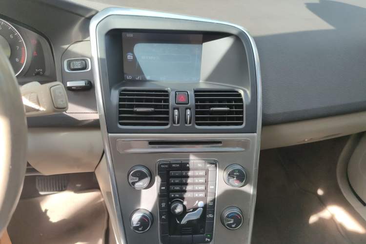 Used Volvo XC60 2012 T5 Volvo Ocean Race Commemorative Edition Audio And AC Panel