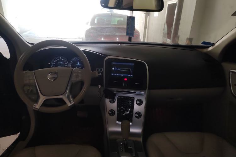 Used Volvo XC60 2012 T5 Comfort Edition Center Console