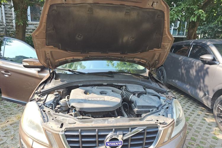 Used Volvo XC60 2012 T5 Comfort Edition Engine Bay