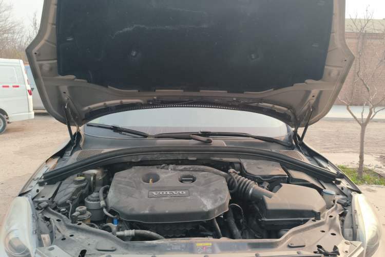 Used Volvo XC60 2012 T5 Comfort Edition Engine Bay