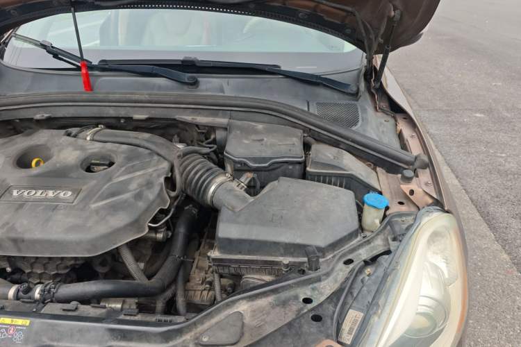 Used Volvo XC60 2012 T5 Personalized Sport Edition Engine Bay Left