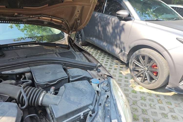 Used Volvo XC60 2012 T5 Comfort Edition Engine Bay Left