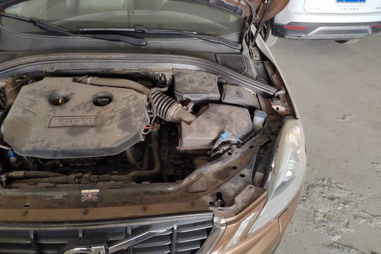 Used Volvo XC60 2012 T5 Comfort Edition Engine Bay Left