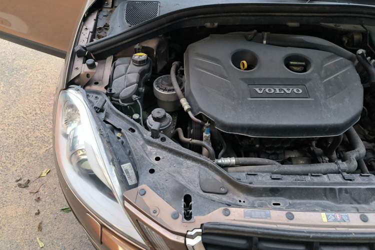 Used Volvo XC60 2012 T5 Comfort Edition Engine Bay Right