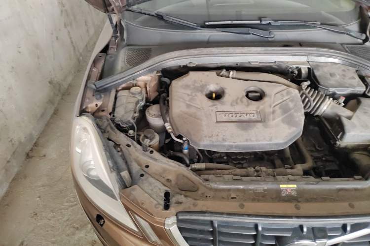 Used Volvo XC60 2012 T5 Comfort Edition Engine Bay Right