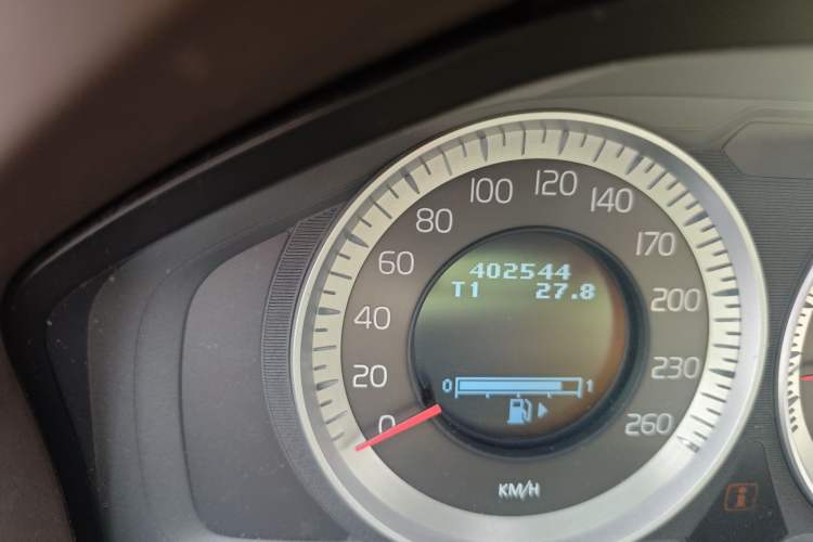 Used Volvo XC60 2012 T5 Personalized Sport Edition Odometer Close Up