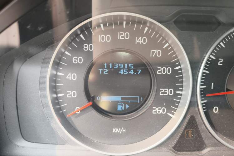 Used Volvo XC60 2012 T5 Comfort Edition Odometer Close Up