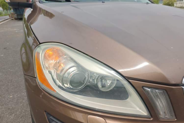 Used Volvo XC60 2012 T5 Personalized Sport Edition Right Front Headlight