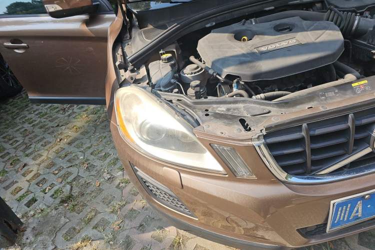 Used Volvo XC60 2012 T5 Comfort Edition Right Front Headlight