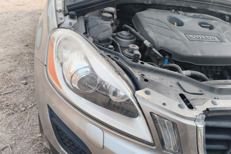 Used Volvo XC60 2012 T5 Comfort Edition Right Front Headlight