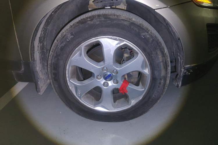 Used Volvo XC60 2012 T5 Zhiya Edition Right Front Wheel Hub