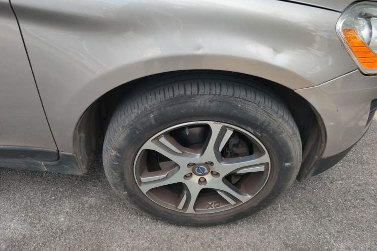 Used Volvo XC60 2012 T5 Volvo Ocean Race Commemorative Edition Right Front Wheel Hub