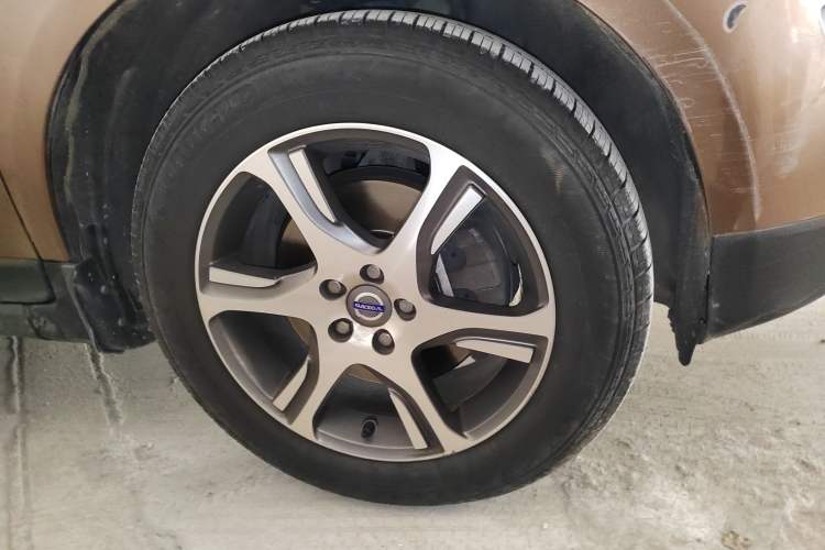 Used Volvo XC60 2012 T5 Comfort Edition Right Front Wheel Hub