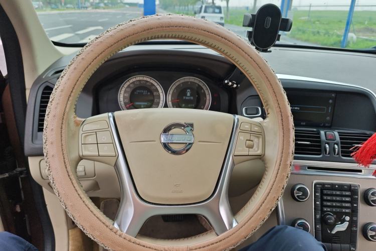 Used Volvo XC60 2012 T5 Personalized Sport Edition Steering Wheel