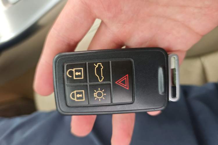 Used Volvo XC60 2012 T5 Personalized Sport Edition Vehicle Key