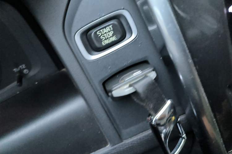 Used Volvo XC60 2012 T5 Comfort Edition Vehicle Key