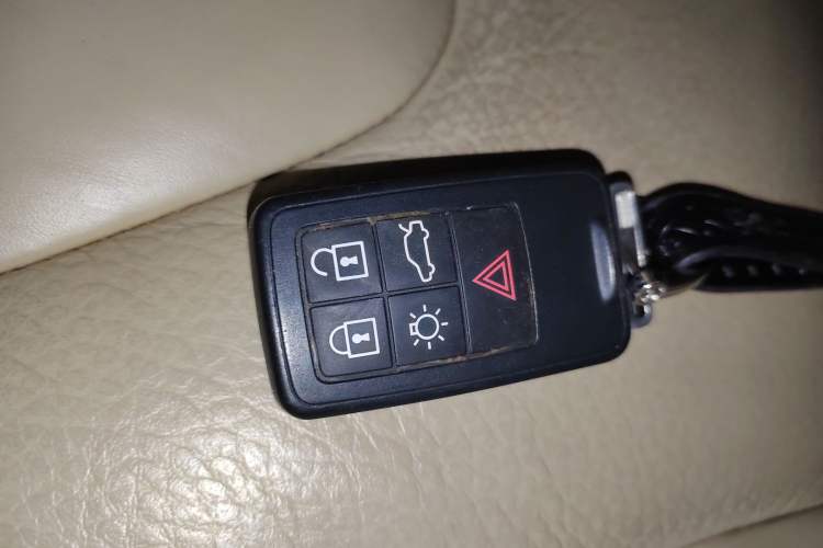 Used Volvo XC60 2012 T5 Comfort Edition Vehicle Key