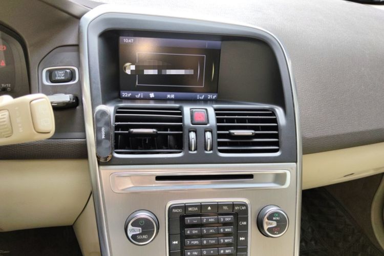 Used Volvo XC60 2012 T6 AWD Comfort Edition Audio And AC Panel