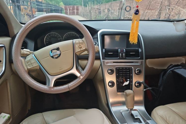 Used Volvo XC60 2012 T5 Comfort Edition Center Console