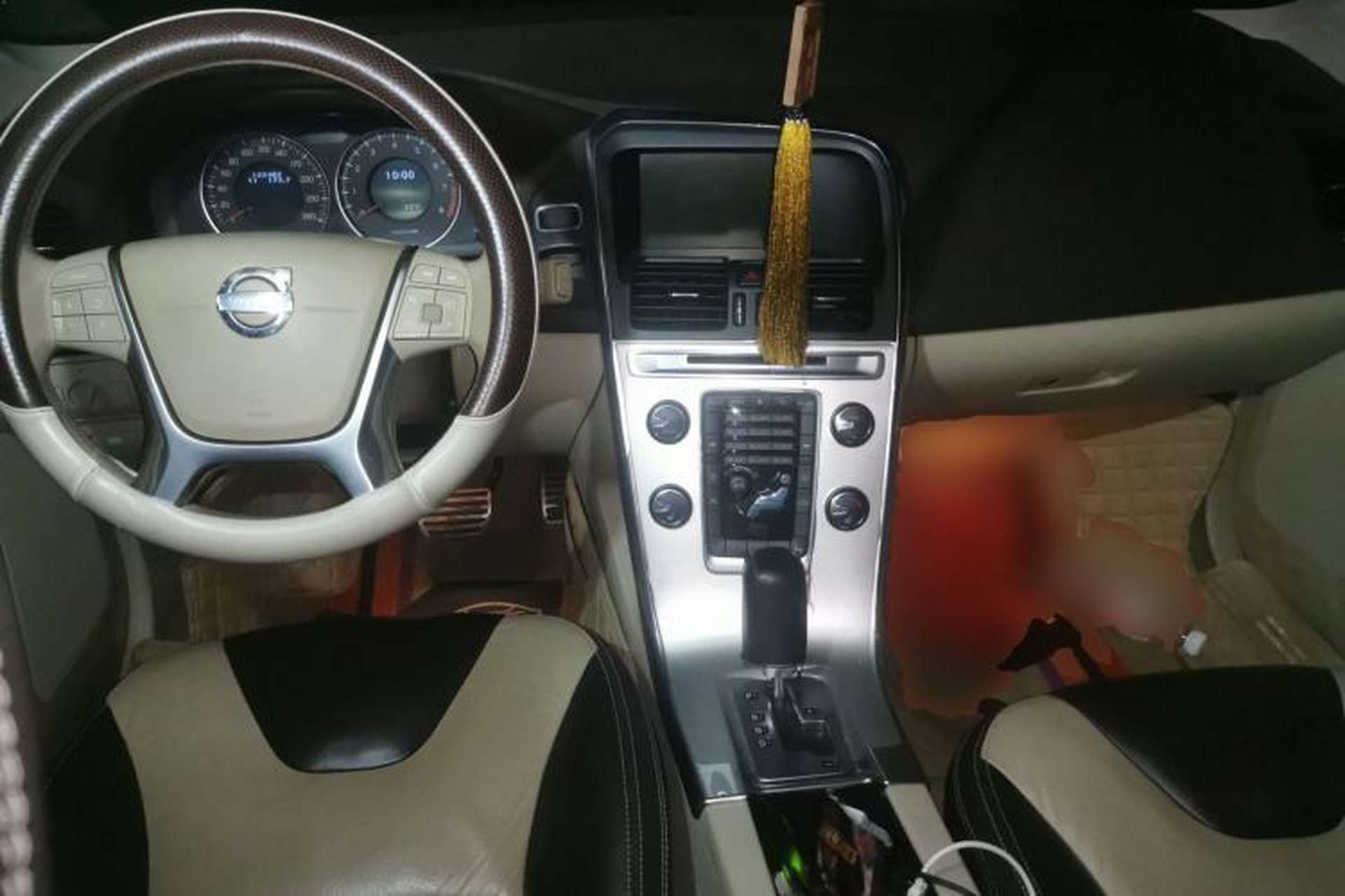 Used Volvo XC60 2012 T5 Comfort Edition Center Console