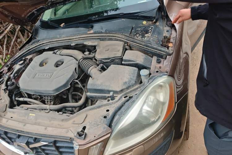 Used Volvo XC60 2012 T5 Comfort Edition Engine Bay Left