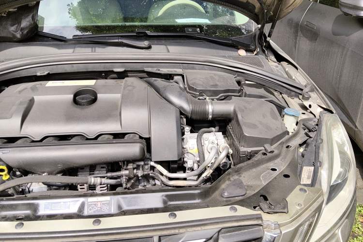 Used Volvo XC60 2012 T6 AWD Comfort Edition Engine Bay Left