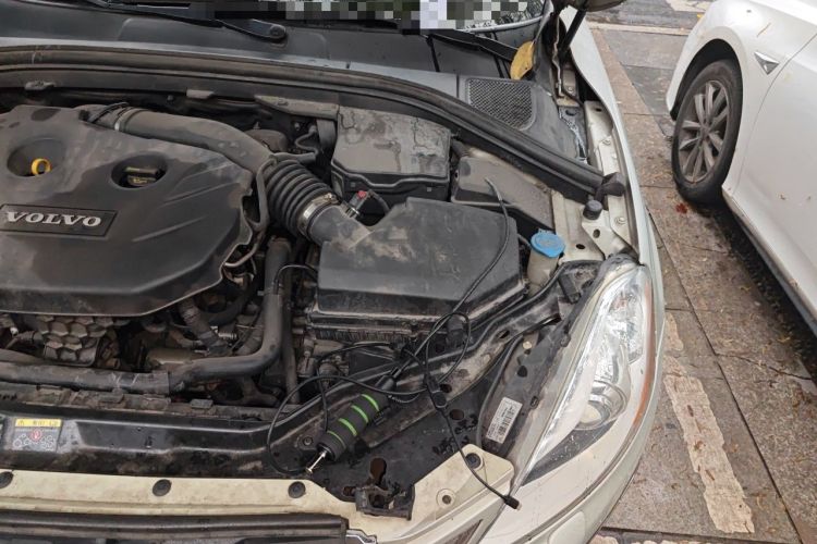 Used Volvo XC60 2012 T5 Comfort Edition Engine Bay Left