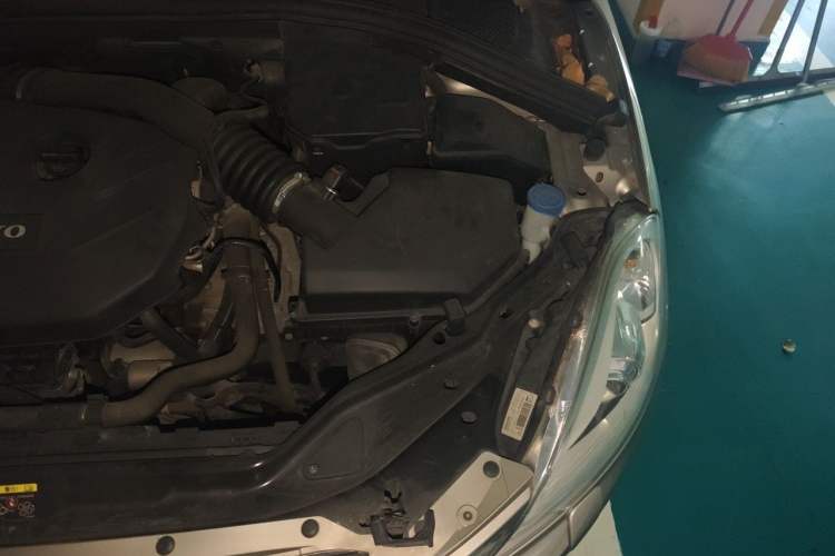 Used Volvo XC60 2012 T5 Comfort Edition Engine Bay Left