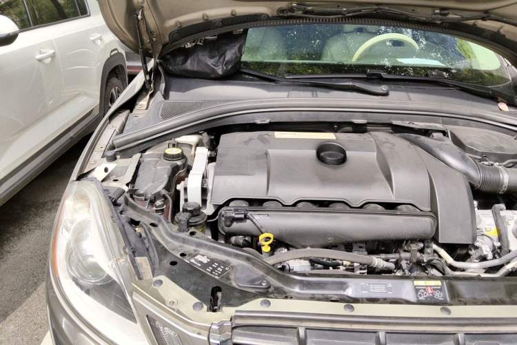 Used Volvo XC60 2012 T6 AWD Comfort Edition Engine Bay Right