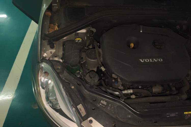 Used Volvo XC60 2012 T5 Comfort Edition Engine Bay Right
