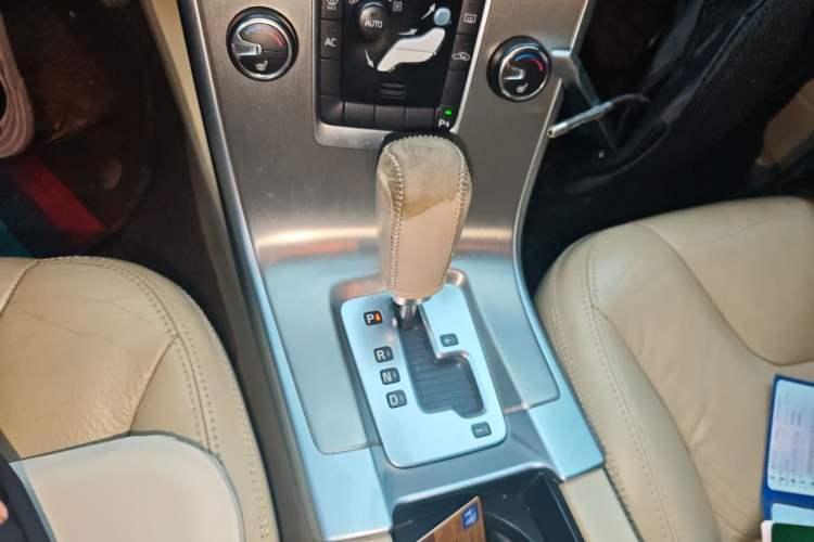 Used Volvo XC60 2012 T5 Comfort Edition Gear Lever