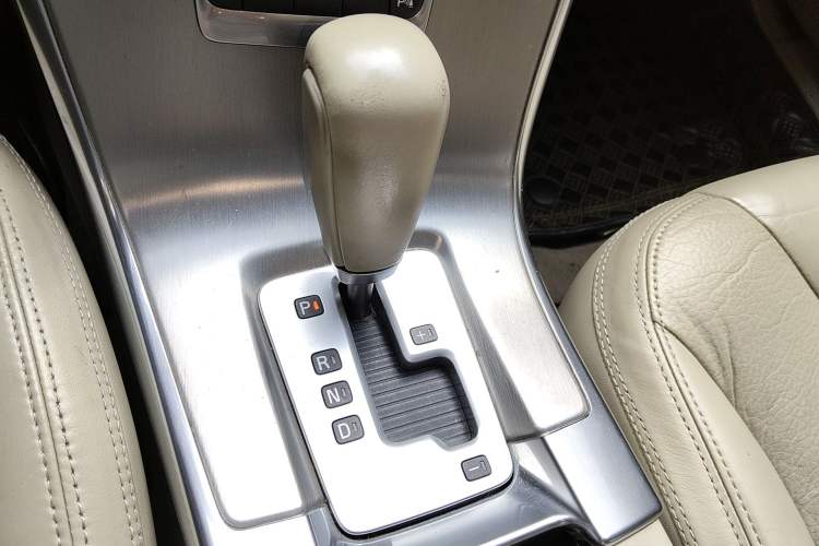 Used Volvo XC60 2012 T6 AWD Comfort Edition Gear Lever