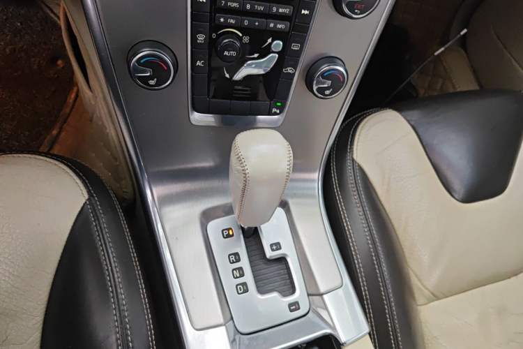 Used Volvo XC60 2012 T5 Comfort Edition Gear Lever
