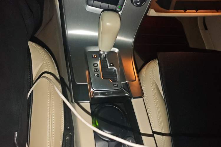 Used Volvo XC60 2012 T5 Comfort Edition Gear Lever
