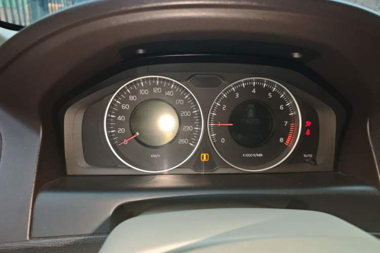 Used Volvo XC60 2012 T5 Comfort Edition Instrument Cluster