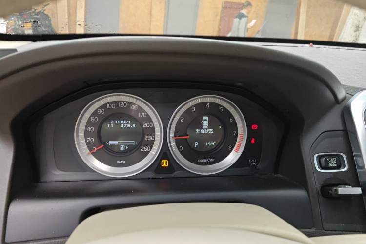 Used Volvo XC60 2012 T5 Comfort Edition Instrument Cluster