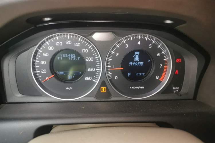 Used Volvo XC60 2012 T5 Comfort Edition Instrument Cluster