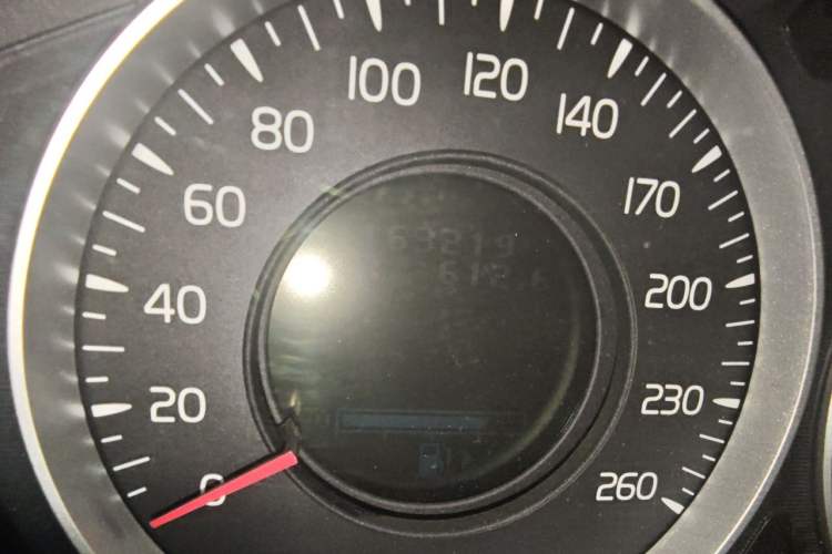 Used Volvo XC60 2012 T5 Comfort Edition Odometer Close Up