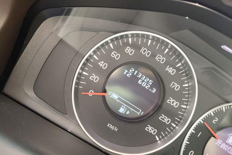 Used Volvo XC60 2012 T6 AWD Comfort Edition Odometer Close Up