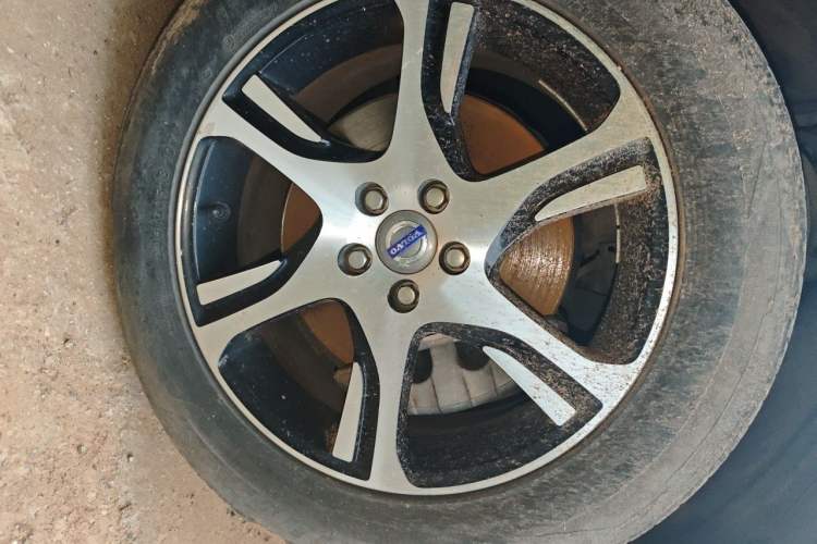 Used Volvo XC60 2012 T5 Comfort Edition Right Front Wheel Hub
