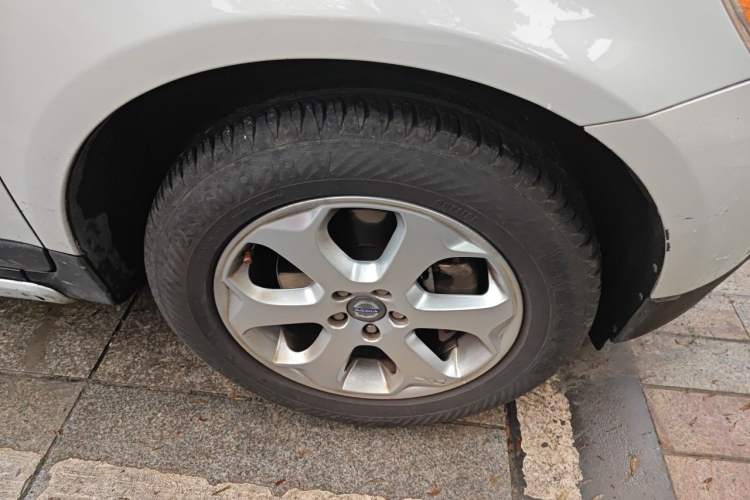 Used Volvo XC60 2012 T5 Comfort Edition Right Front Wheel Hub