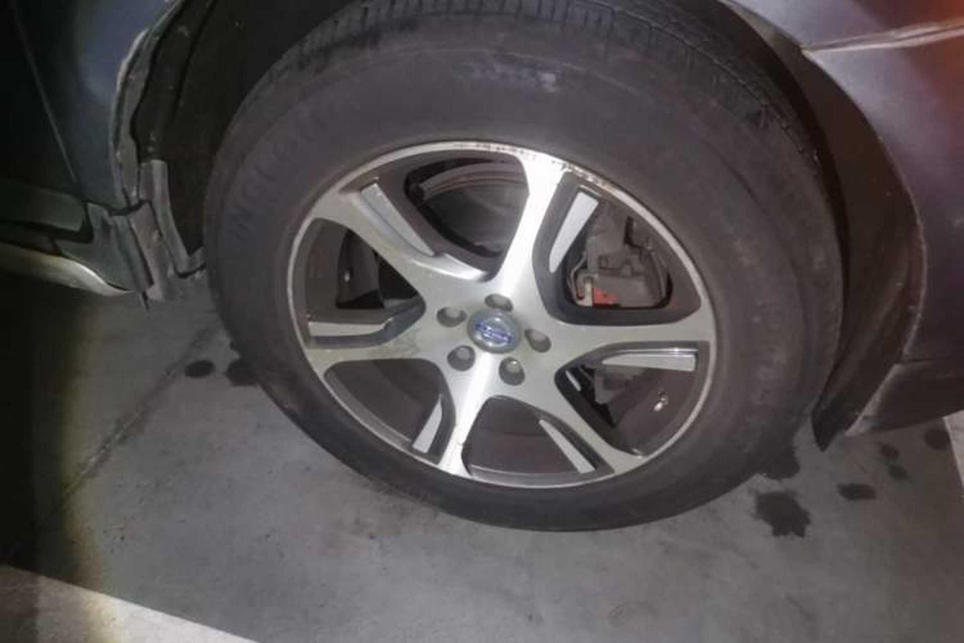Used Volvo XC60 2012 T5 Comfort Edition Right Front Wheel Hub