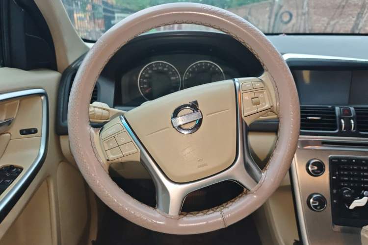 Used Volvo XC60 2012 T5 Comfort Edition Steering Wheel